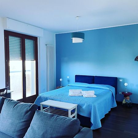 Attico Vista E Fronte Mare Zaffiroblu Con Posto Auto Apartman Montesilvano Marina Kültér fotó
