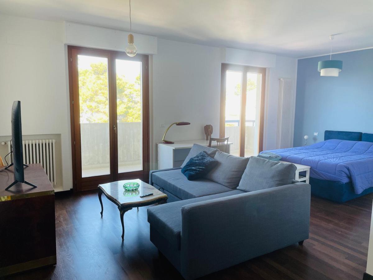 Attico Vista E Fronte Mare Zaffiroblu Con Posto Auto Apartman Montesilvano Marina Kültér fotó
