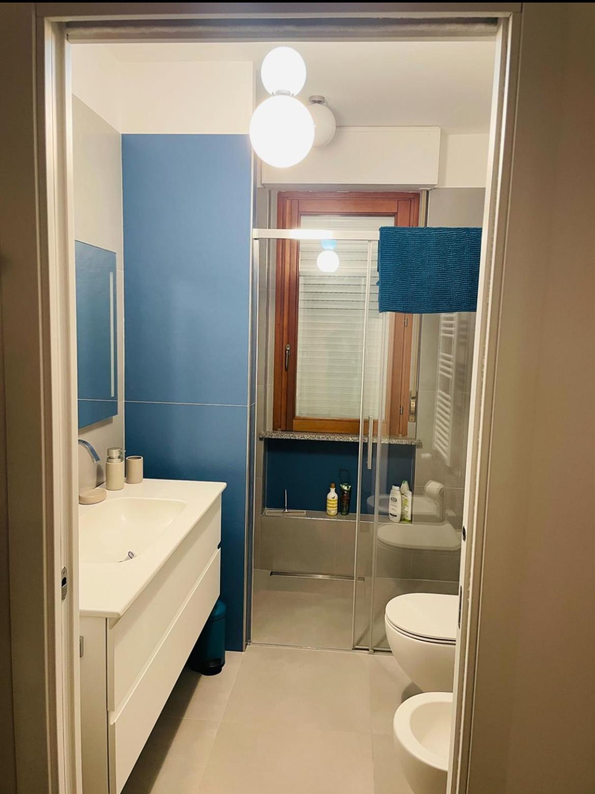 Attico Vista E Fronte Mare Zaffiroblu Con Posto Auto Apartman Montesilvano Marina Kültér fotó